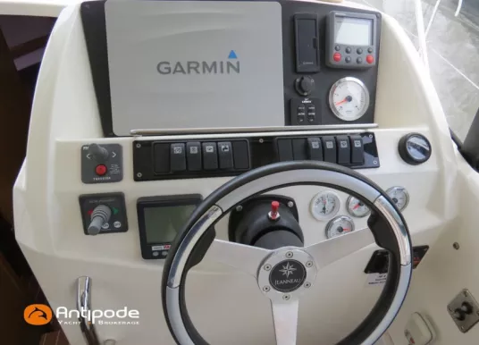 JEANNEAU - MERRY FISHER 10 - 8