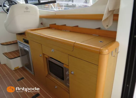 JEANNEAU - MERRY FISHER 10 - 9