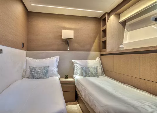 PRESTIGE YACHTS - PRESTIGE 690 FLYBRIDGE - 13