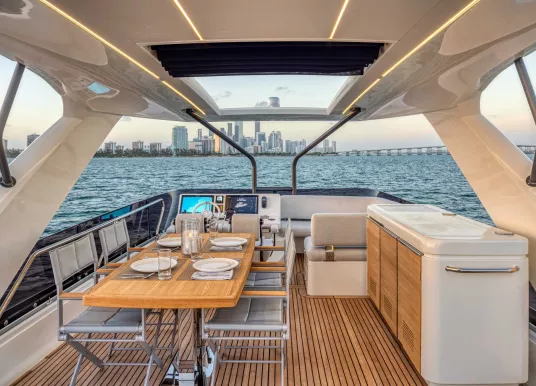 PRESTIGE YACHTS - PRESTIGE 690 FLYBRIDGE - 8