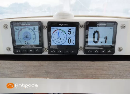 QUORNING BOATS - DRAGONFLY 35 - 64