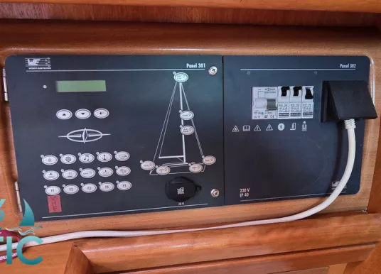 BAVARIA YACHTS - BAVARIA 31 CRUISER - 10