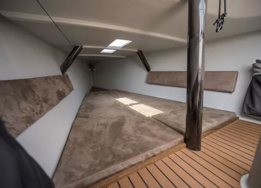 CHAMPIONSHIP YACHTING - LAGO 26 SPEEDSTER - 12