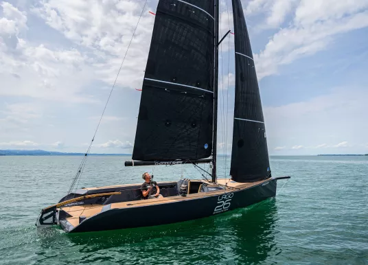 CHAMPIONSHIP YACHTING - LAGO 26 SPEEDSTER - 13