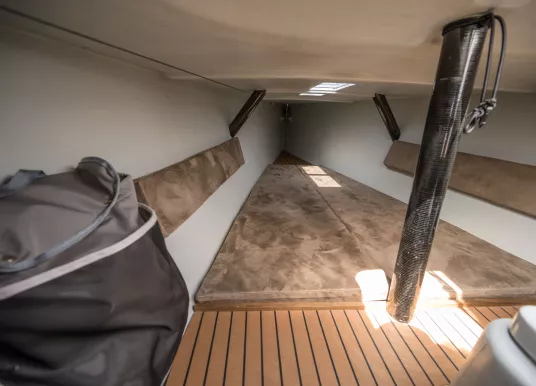 CHAMPIONSHIP YACHTING - LAGO 26 SPEEDSTER - 10