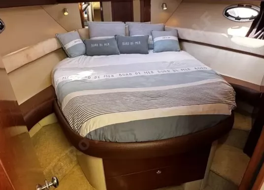 MERIDIAN - SEDAN 341 - 15