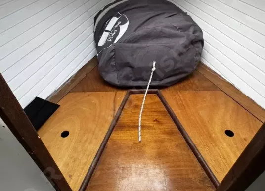 WAUQUIEZ - CENTURION 32 - 17