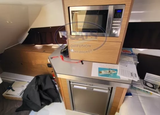 BENETEAU - FLYER 8.8 SUNDECK - 12