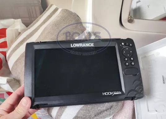 CHRIS CRAFT - CROWNE 272 CC - 8