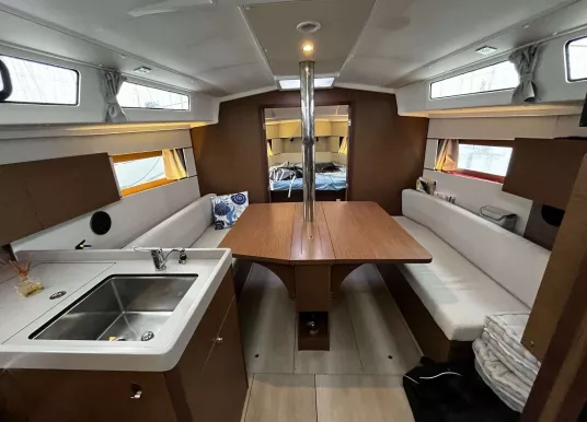 BENETEAU - OCEANIS 38.1 - 11