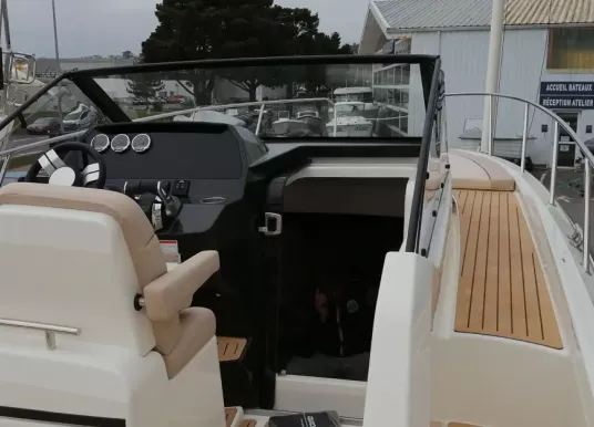 QUICKSILVER - ACTIV 875 SUNDECK - 9