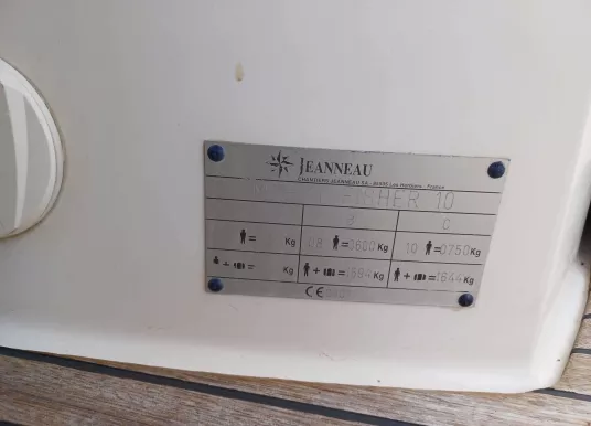 JEANNEAU - MERRY FISHER 10 - 19