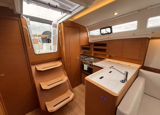 JEANNEAU - SUN ODYSSEY 380 - 10