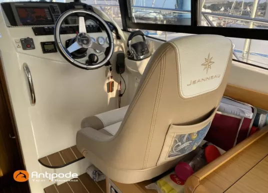 JEANNEAU - MERRY FISHER 10 - 18