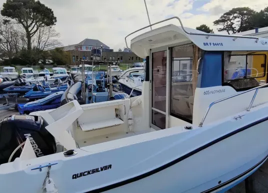 QUICKSILVER - QUICKSILVER CAPTUR 605 PILOTHOUSE - 6