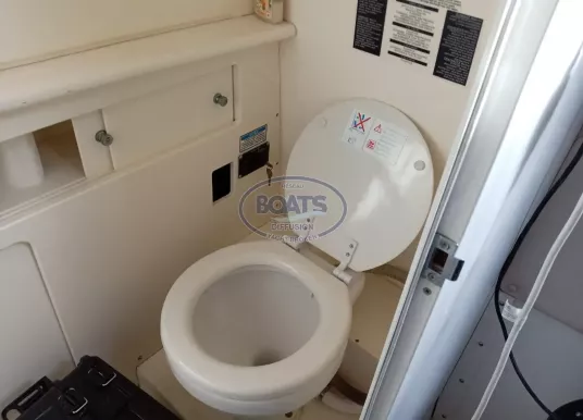 BOSTON WHALER - OUTRAGE 28 - 13