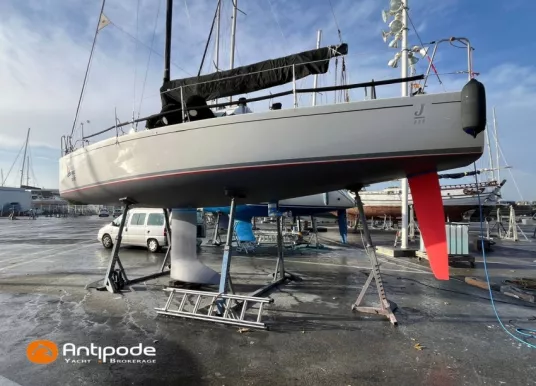 J COMPOSITES - J 111 - 9