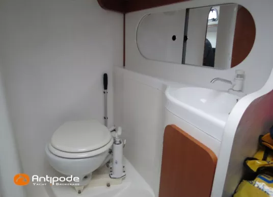 J COMPOSITES - J 100 - 9