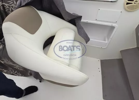 RINKER - 262 CAPTIVA CUDDY - 5