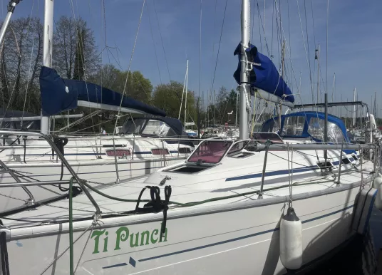 BAVARIA - 36 CRUISER - 7