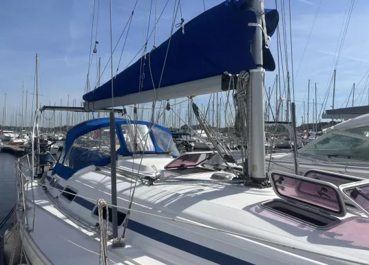 BAVARIA - 36 CRUISER - 9