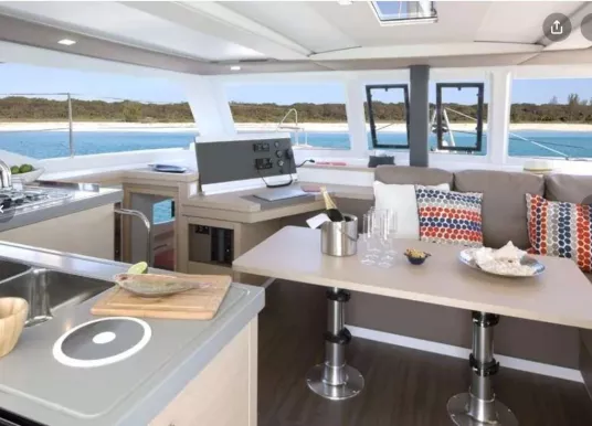 FOUNTAINE PAJOT - LUCIA 40 - 10