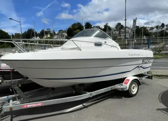 B2 MARINE - Cap Ferret 552