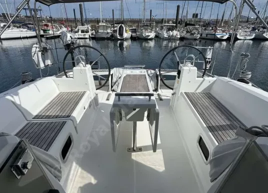 BENETEAU - Oceanis 38 - 9