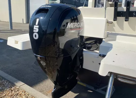 QUICKSILVER - 625 pilothouse - 3