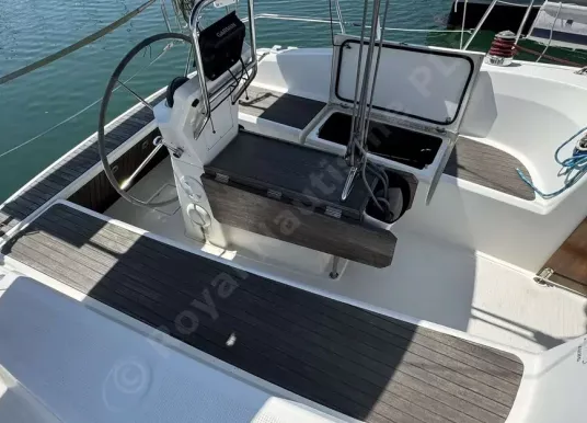 BAVARIA - Cruiser 32 - 8