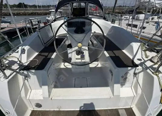 BAVARIA - Cruiser 32 - 9