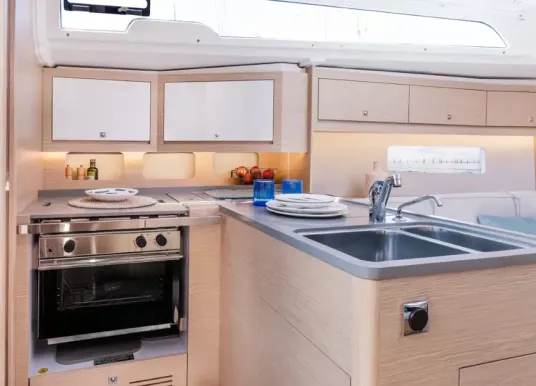 DUFOUR YACHTS - DUFOUR 37 - 11