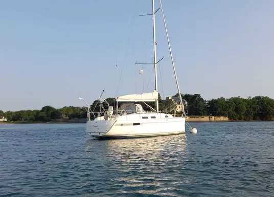 BAVARIA YACHTS - BAVARIA 32 CRUISER