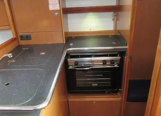 BAVARIA YACHTS - BAVARIA 32 CRUISER - 10