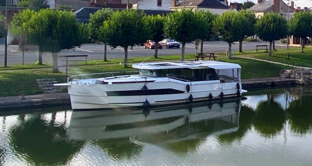DELPHIA  TRAWLER 1050 ESCAPE